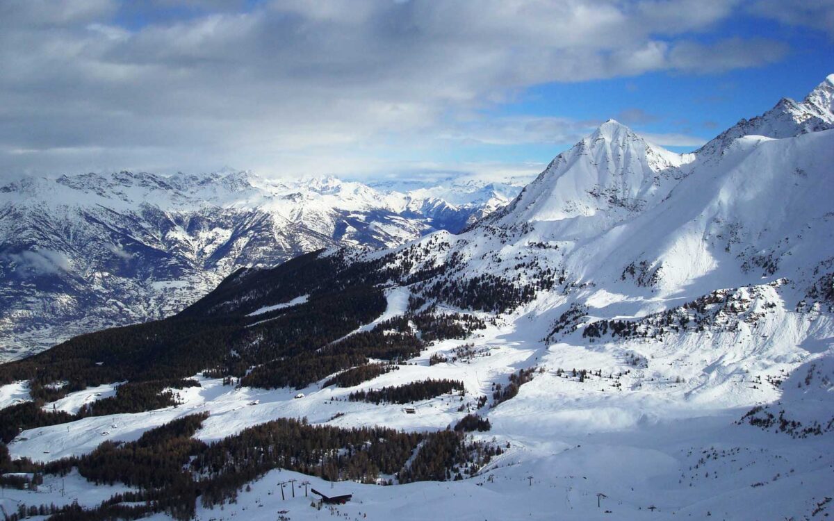 Places to ski on a day trip from Milan