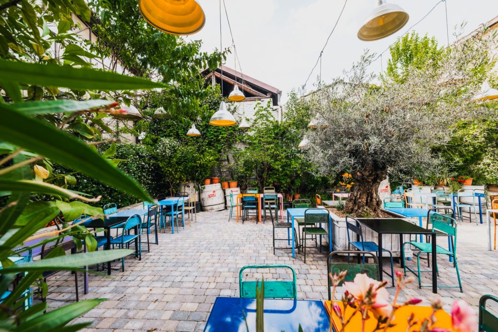 Cocktail bars for drinking outdoors in Milan: Officina Milano