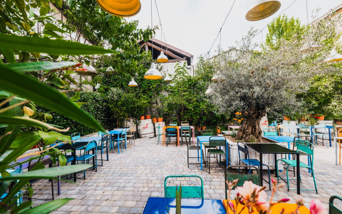 Cocktail bars for drinking outdoors in Milan: Officina Milano