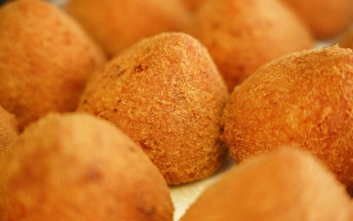 Dove mangiare arancini e arancine a Milano