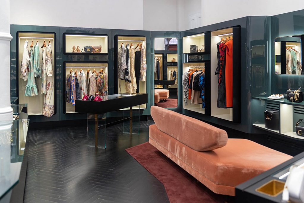 Chic boutiques for shopping in Bologna