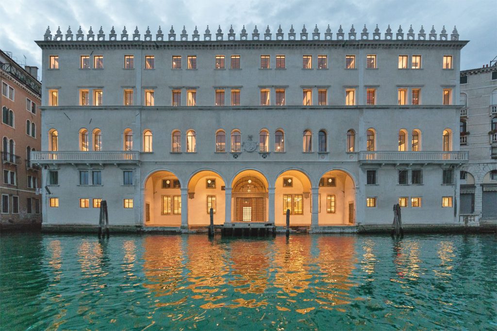 Chic boutiques in Venice for exclusive shopping: Fondaco dei Tedeschi