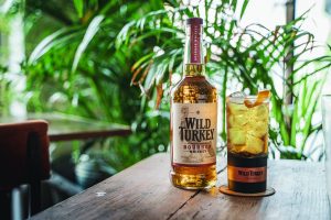 Cocktail e Whiskey i Drink Freschi Perfetti per l Estate