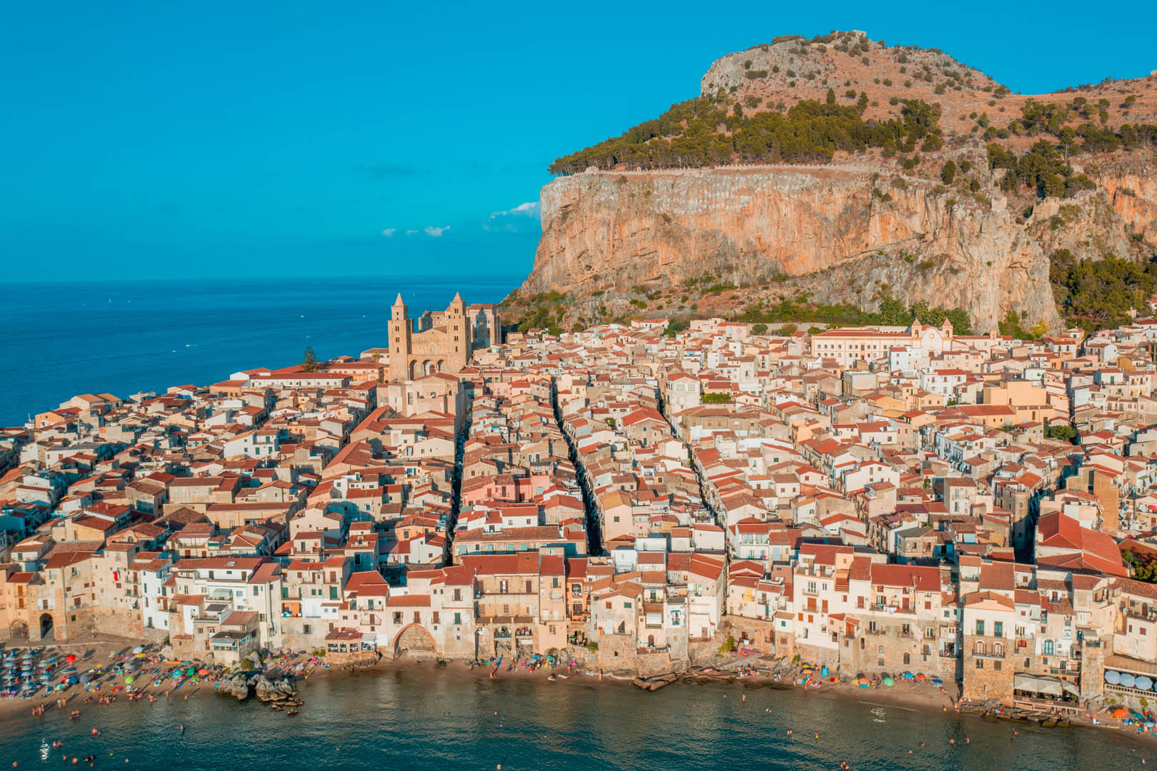 Un Viaggio in Sicilia tra Contemporaneità e Autenticita