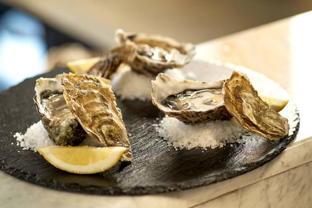Where to eat oysters and seafood platters in Milan