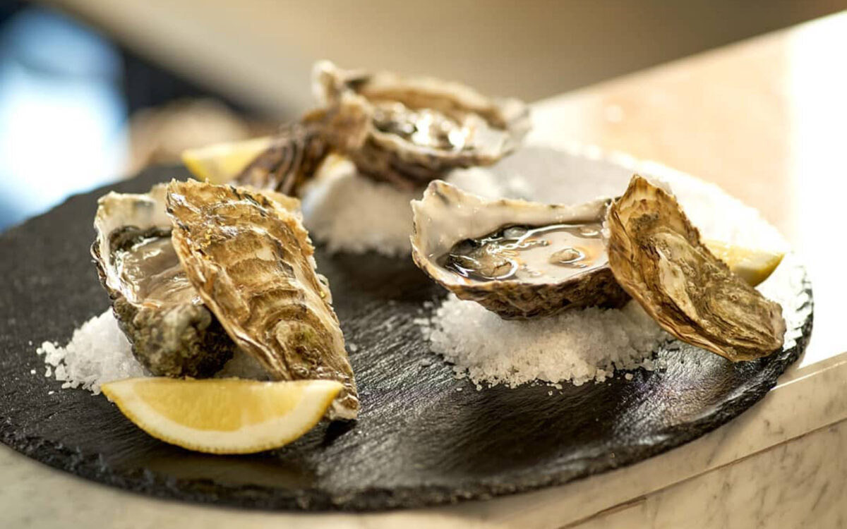Where to eat oysters and seafood platters in Milan
