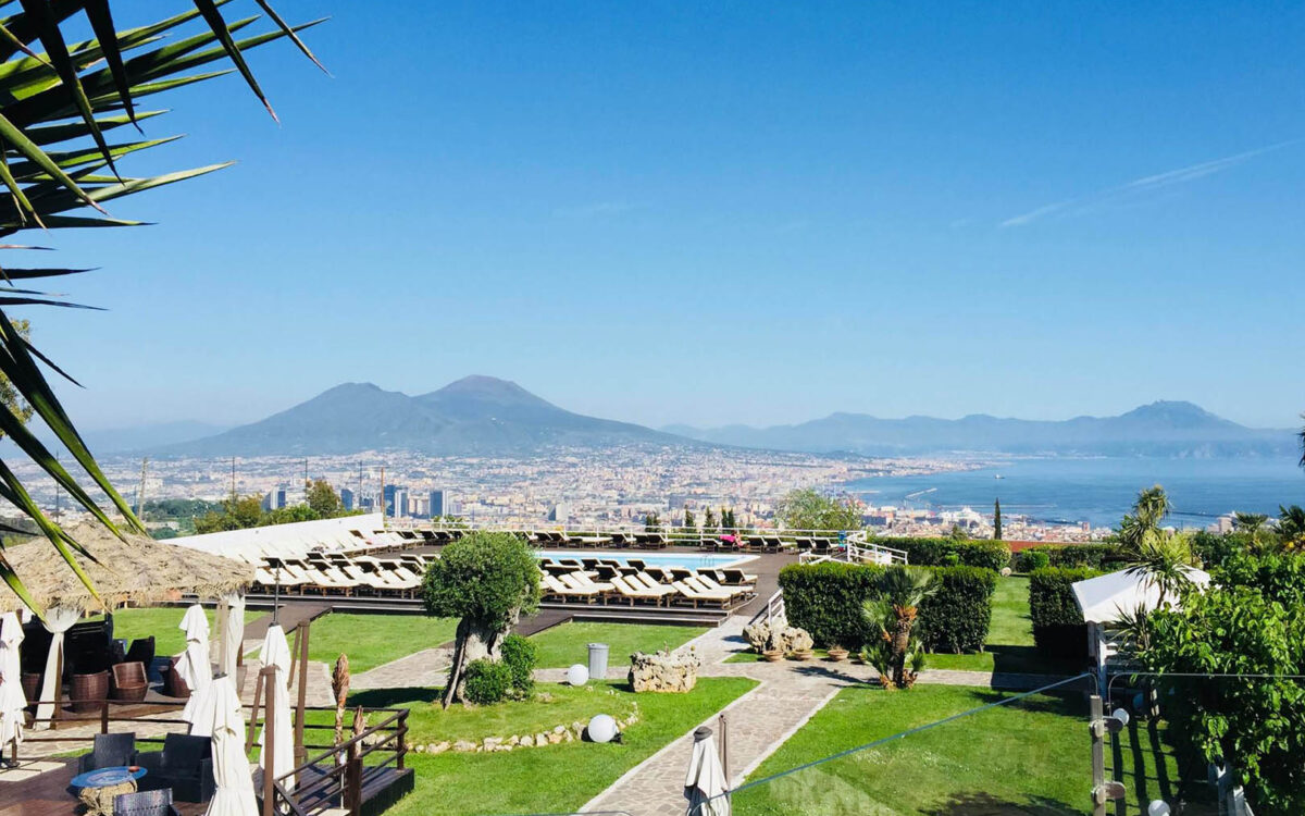 The best outdoor pools in and around Naples
