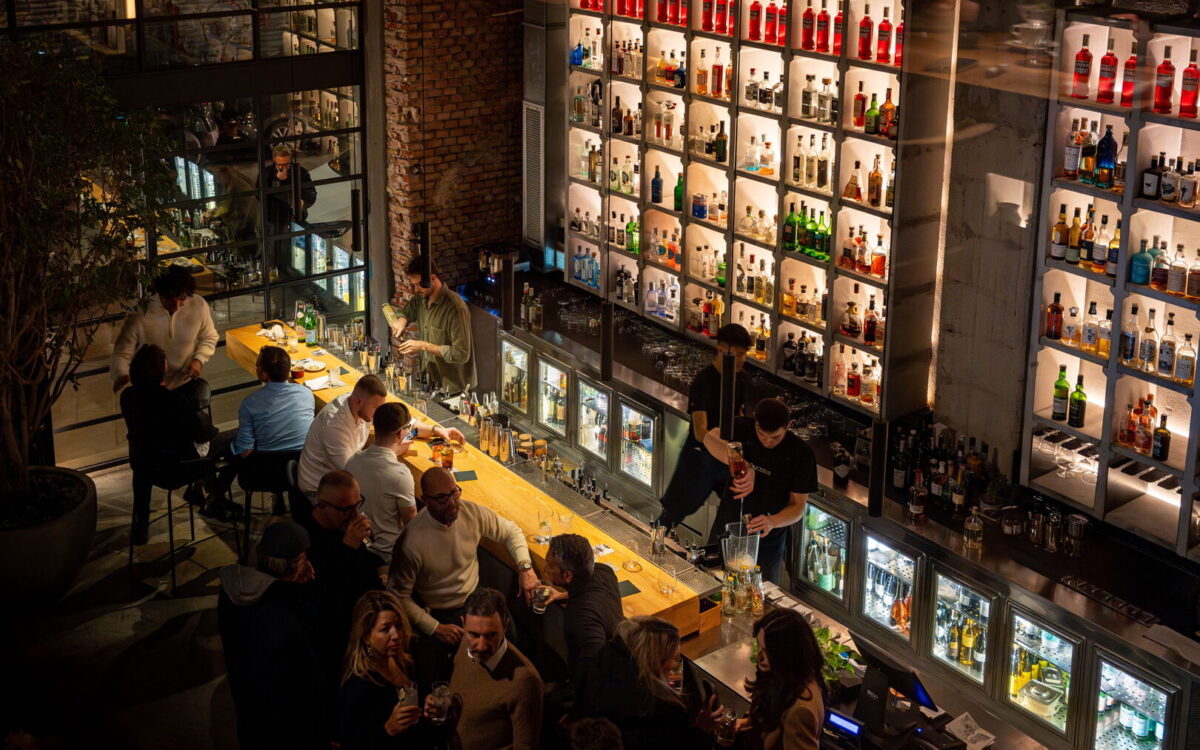 The best venues for a corporate aperitivo in Milan: Moebius
