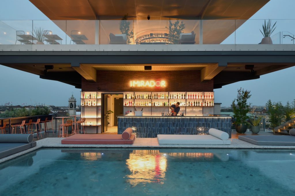 The best aperitivo spots along the Navigli in Milan: Tripstillery Navigli