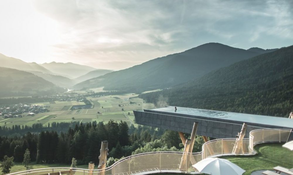 Le 10 Infinity Pool più Spettacolari del Nord Italia