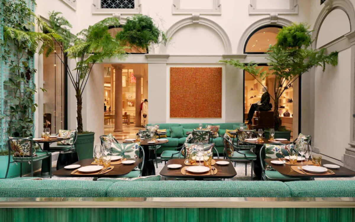 Fashion location per pranzi veloci e chic: Da Vittorio Café Louis Vuitton